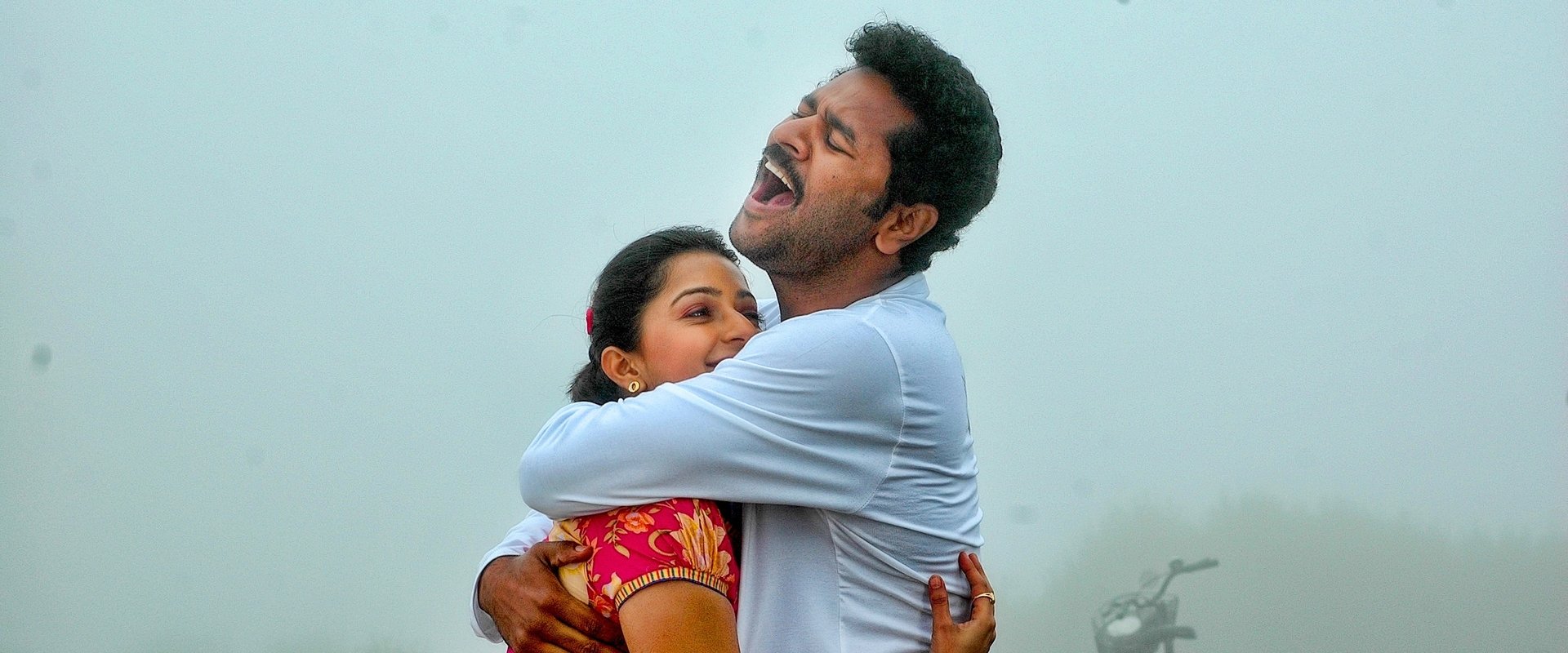 களவாடிய பொழுதுகள்海报