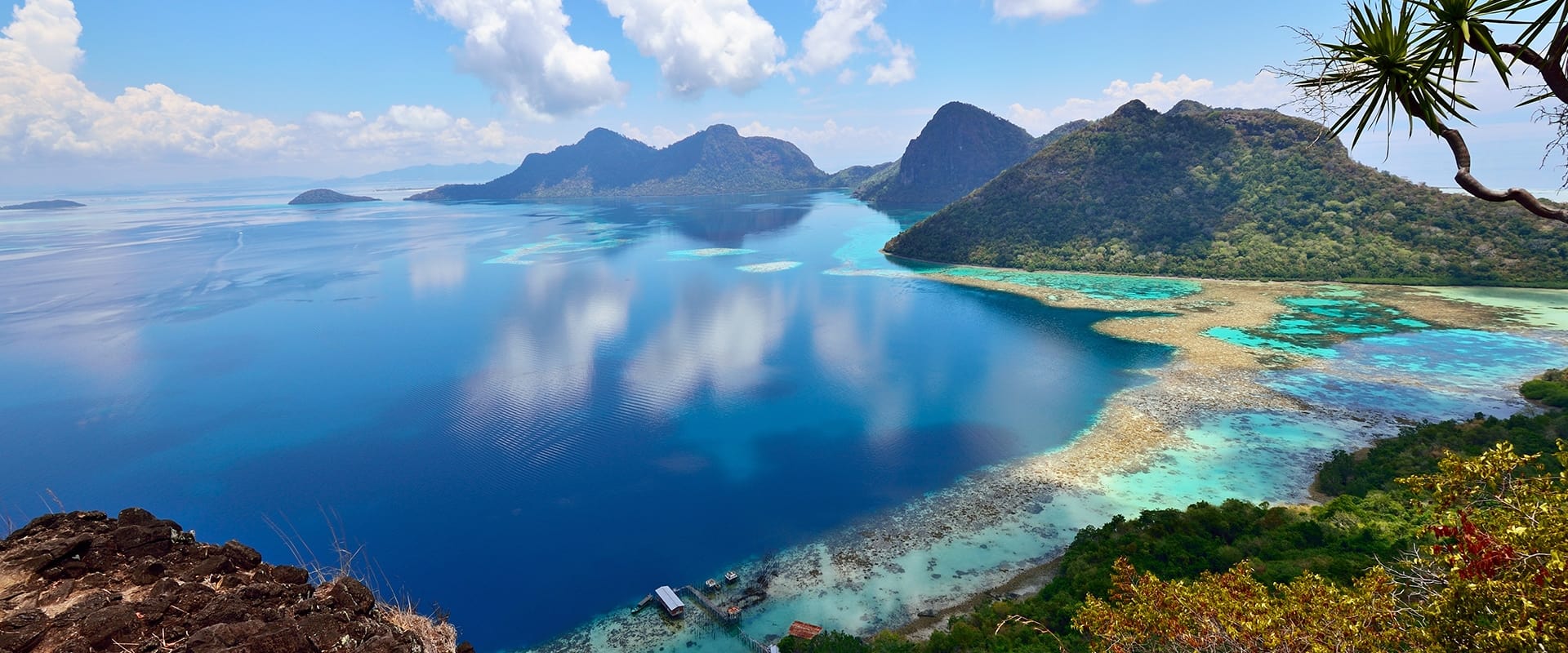 地球热带岛屿之旅海报