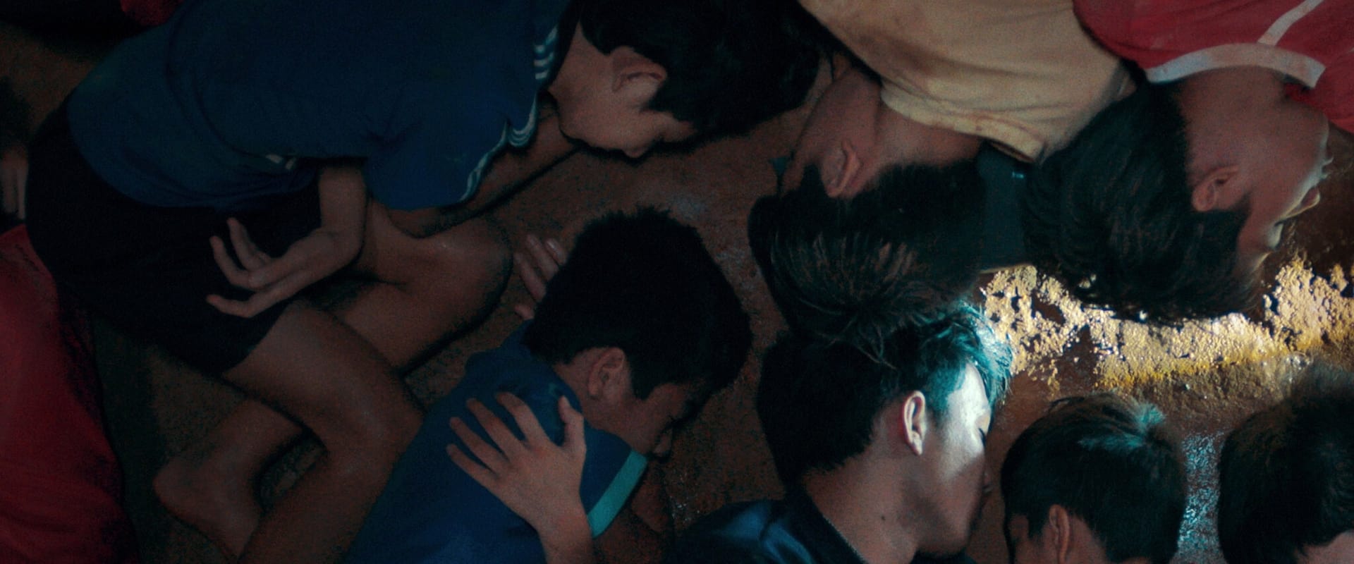 被困的13人：我们如何在泰国洞穴中幸存海报