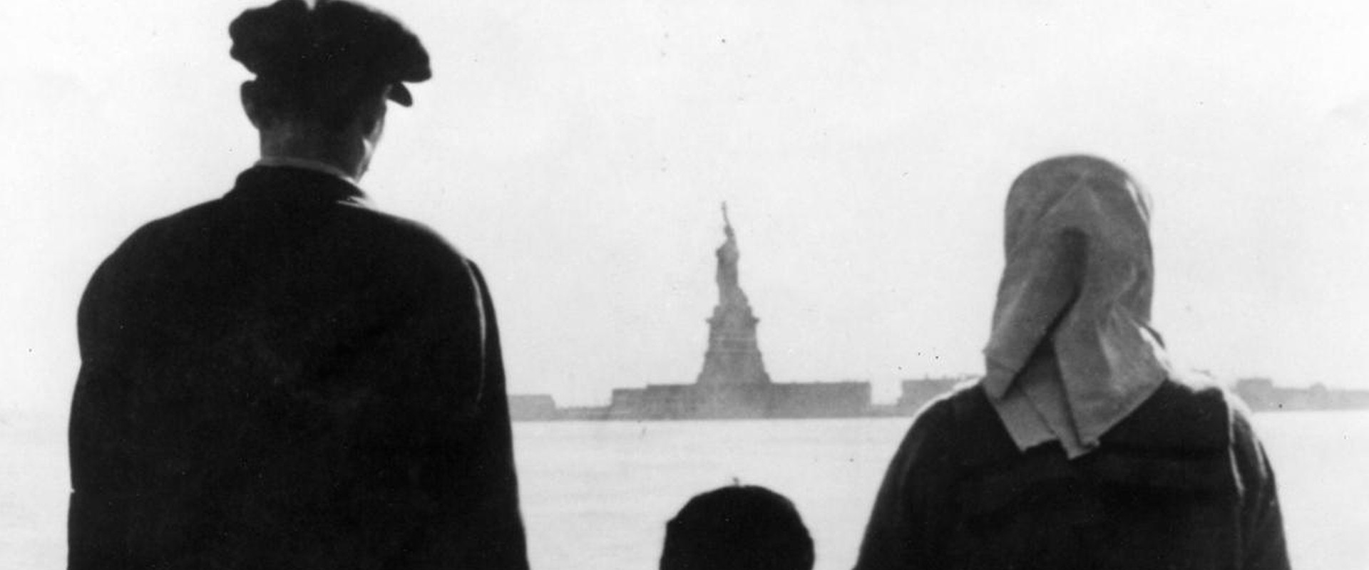 Ellis Island, une histoire du rêve américain backdrop