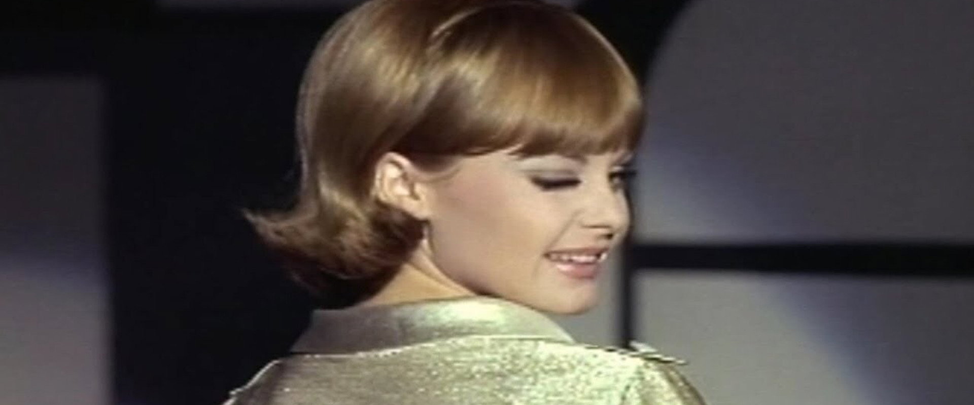 Buenos días, condesita backdrop