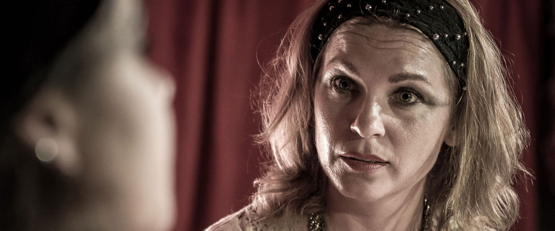 Psychic Sue backdrop