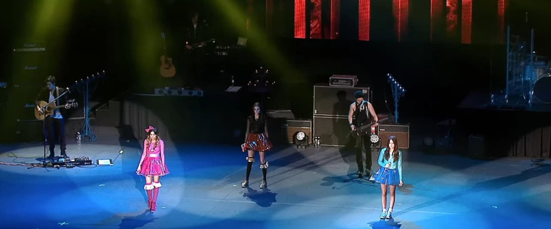Eme 15 - Wonderland Live backdrop