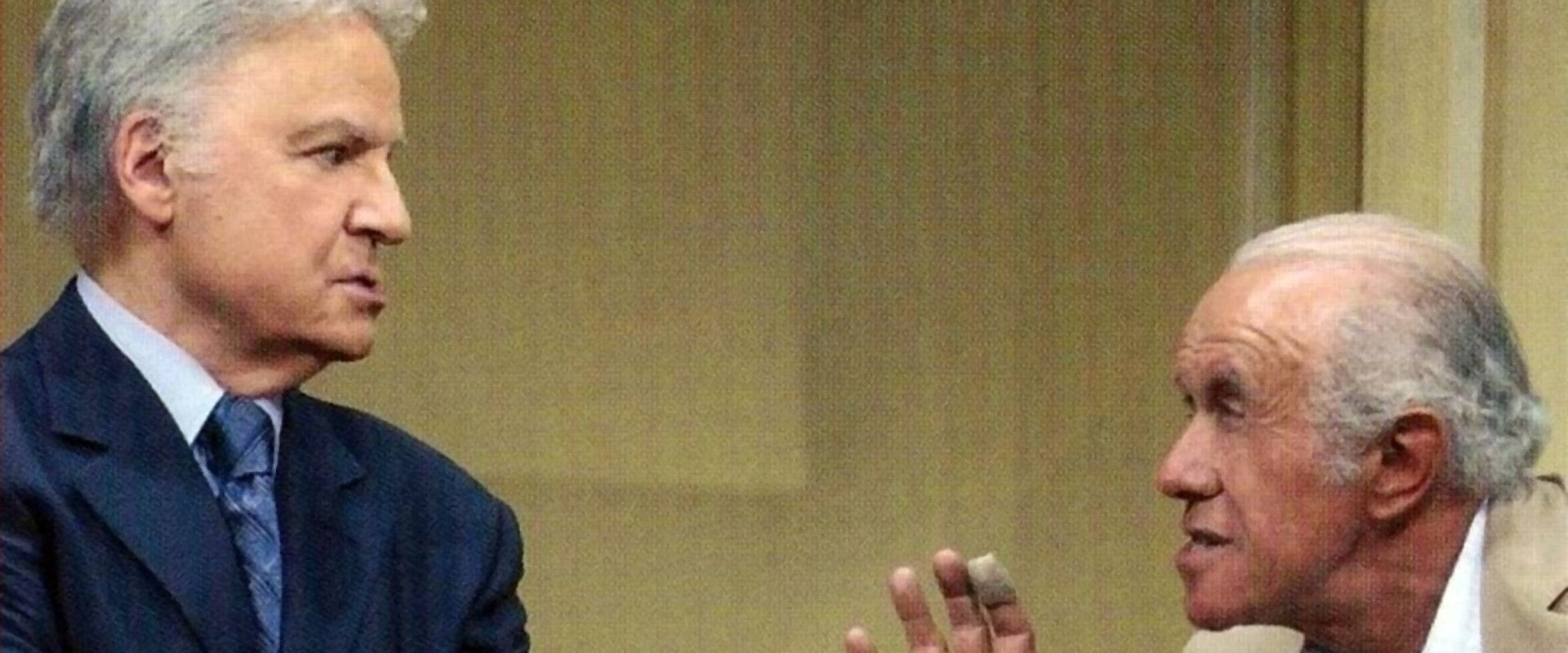 Le Charlatan backdrop