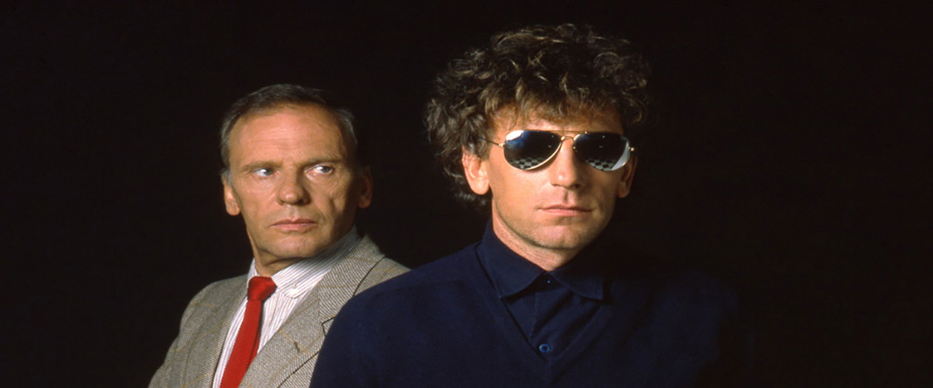 L'Homme aux yeux d'argent backdrop