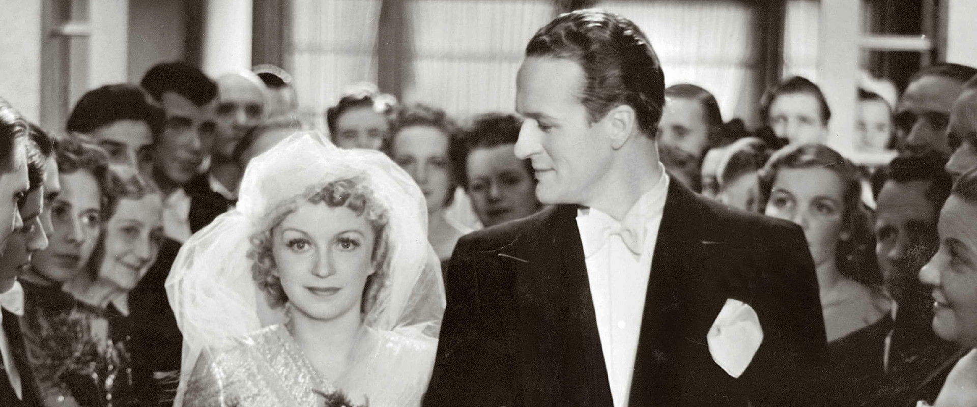 Morsian yllättää backdrop