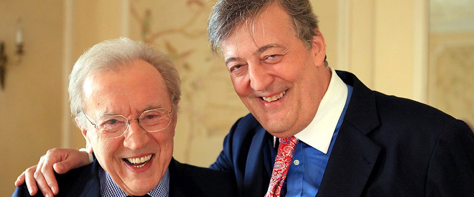 Frost on Sketch Shows backdrop