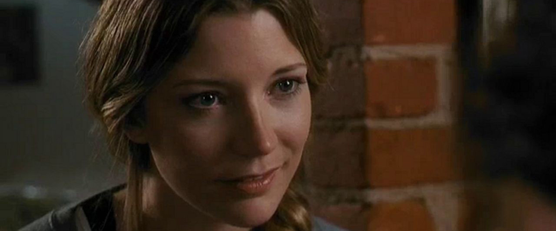 The Con Artist backdrop