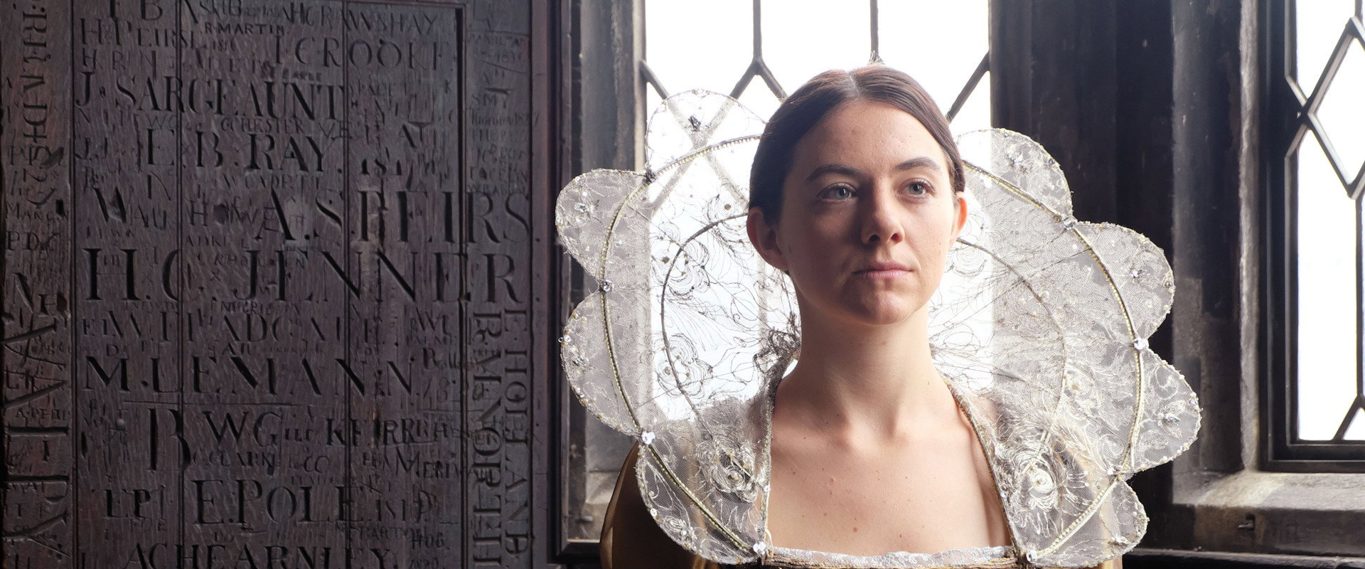 Bloody Queens: Elizabeth and Mary backdrop