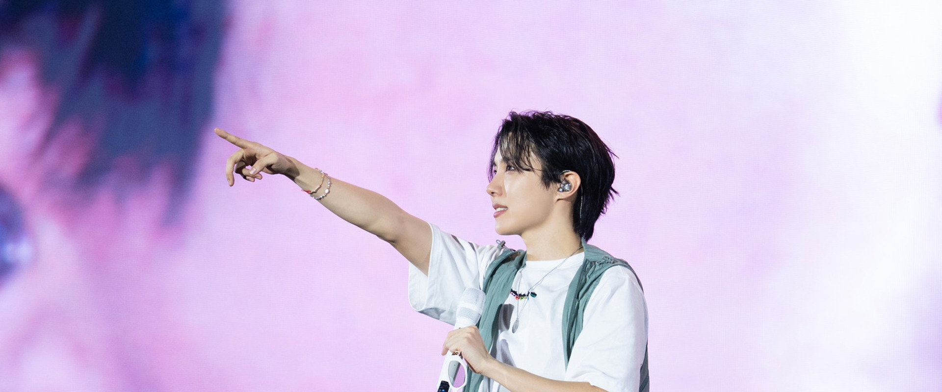 j-hope Tour 'HOPE ON THE STAGE' THE MOVIE backdrop