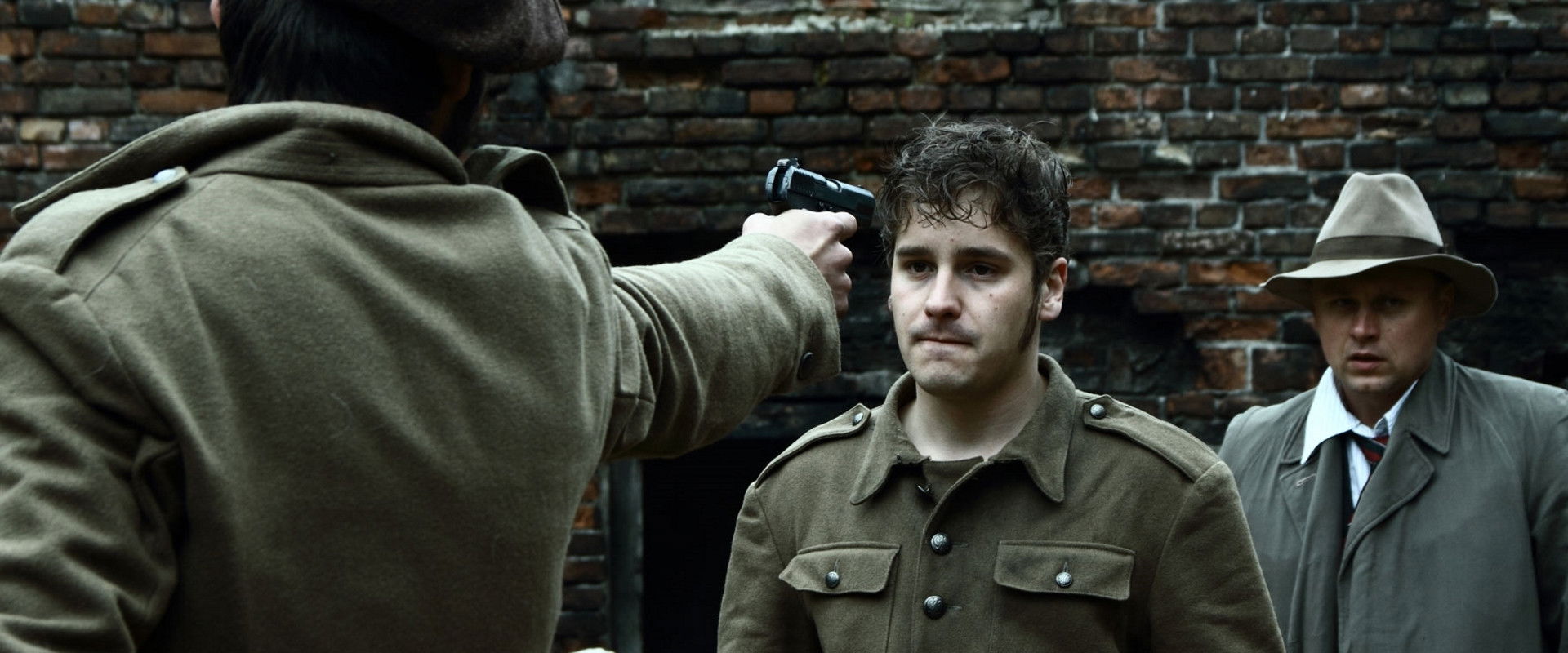 Historia Roja, czyli w ziemi lepiej s艂ycha膰 backdrop