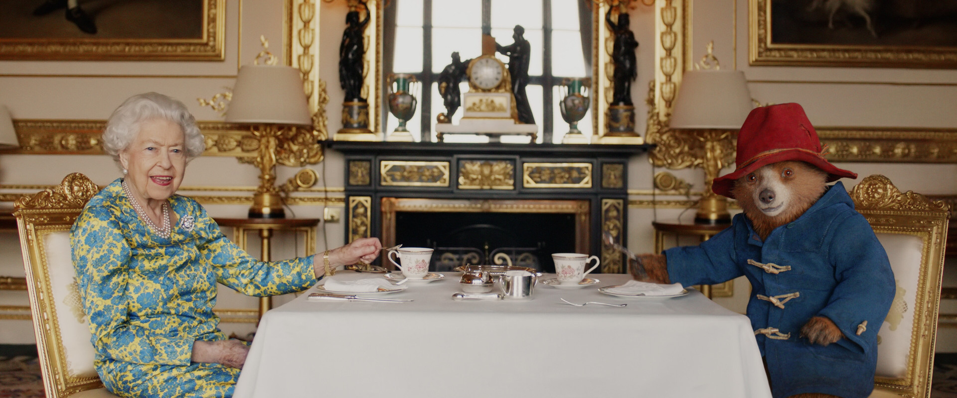Paddington Meets The Queen backdrop