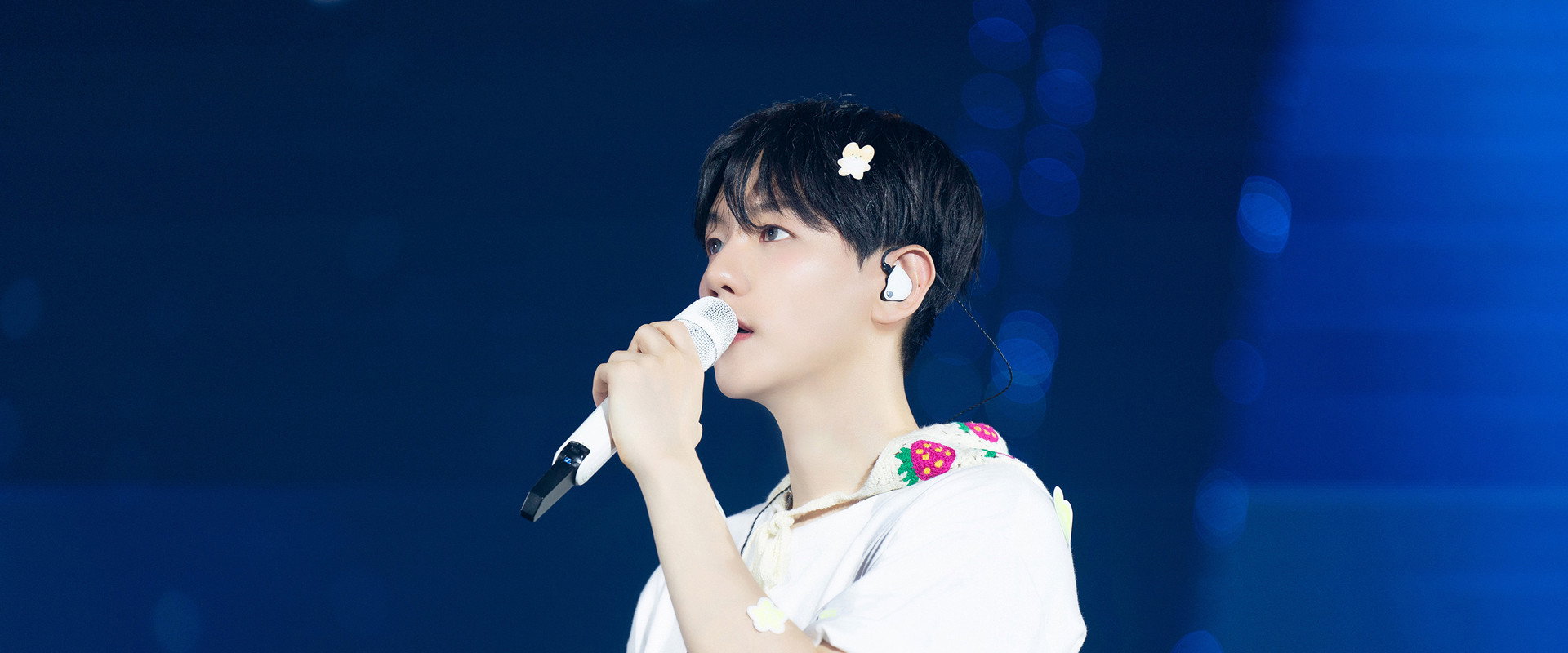 BAEKHYUN: Lonsdaleite [dot] IN CINEMAS backdrop