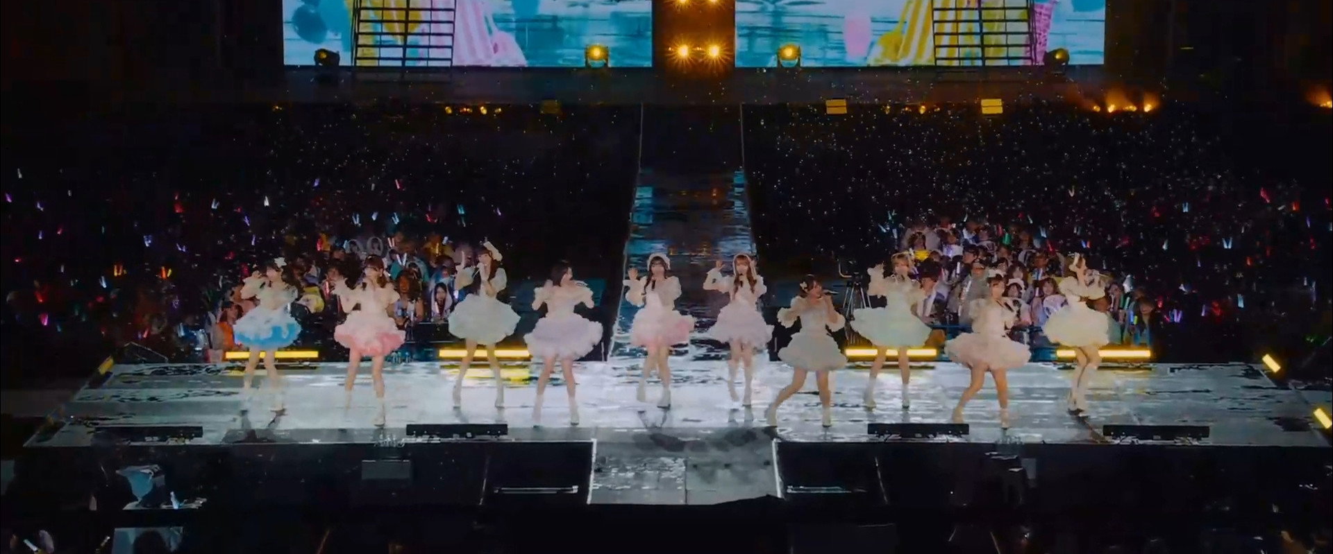 ＝LOVE 8th ANNIVERSARY PREMIUM TOUR backdrop