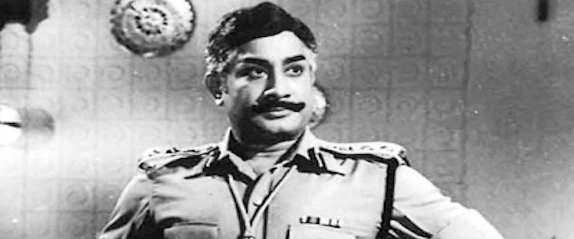 Thanga Padhakkam backdrop