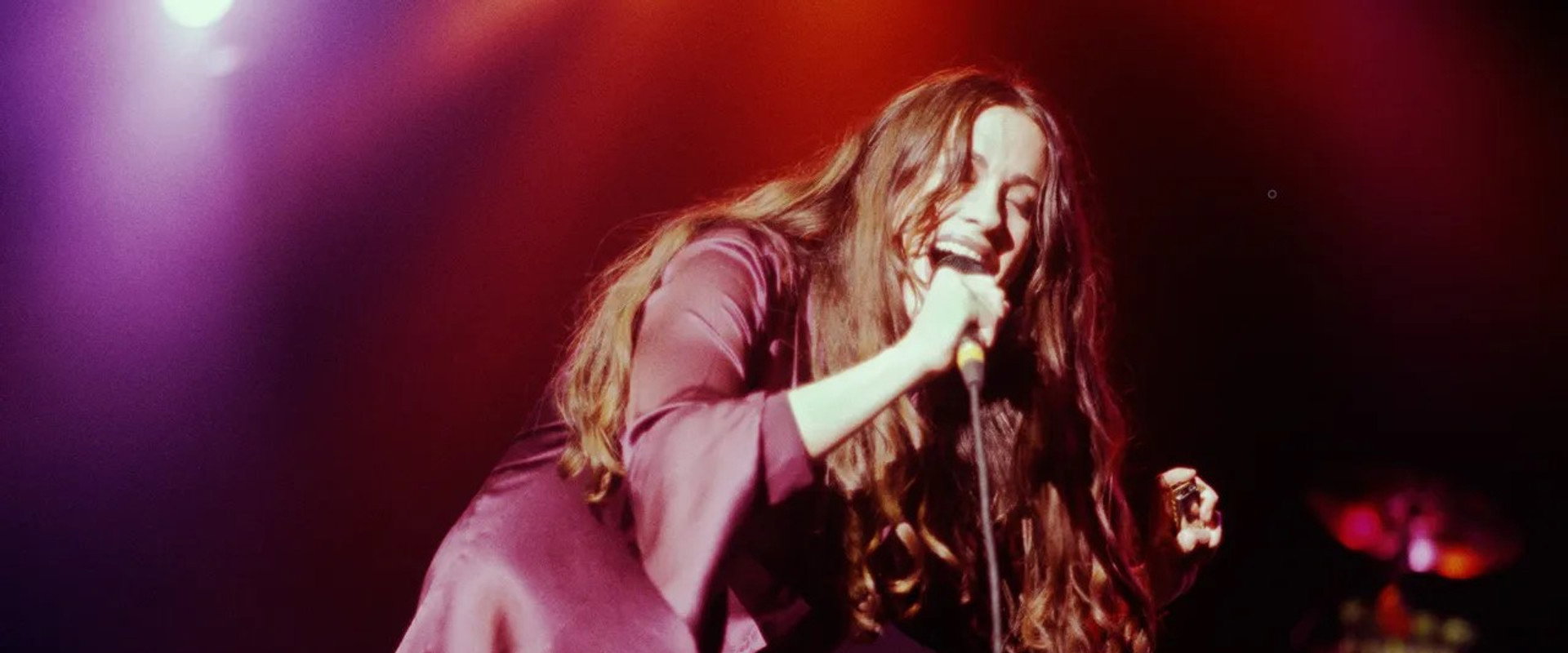 Alanis Morissette: Jagged Little Pill, Live backdrop