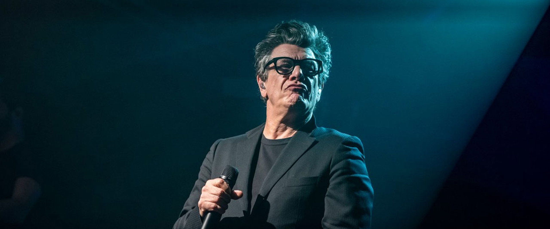 Marc Lavoine - Adulte jamais backdrop