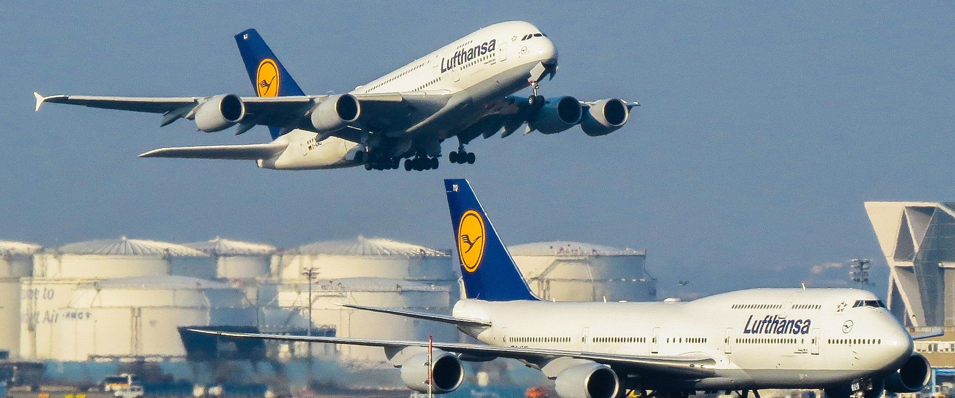 Airbus vs Boeing: The Jumbo Jet Race backdrop