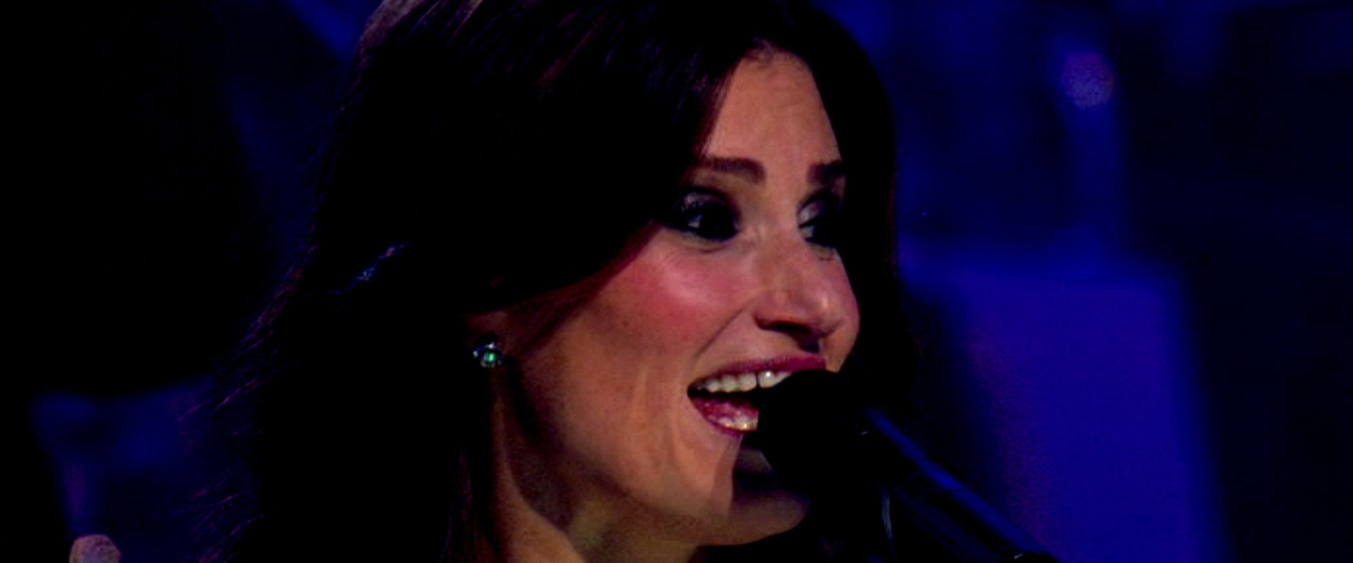 Idina Menzel Live: Barefoot at the Symphony backdrop