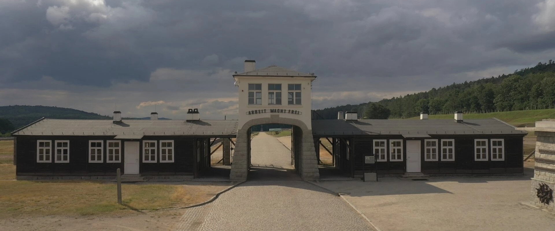 Enquête sur les camps perdus du IIIème Reich backdrop