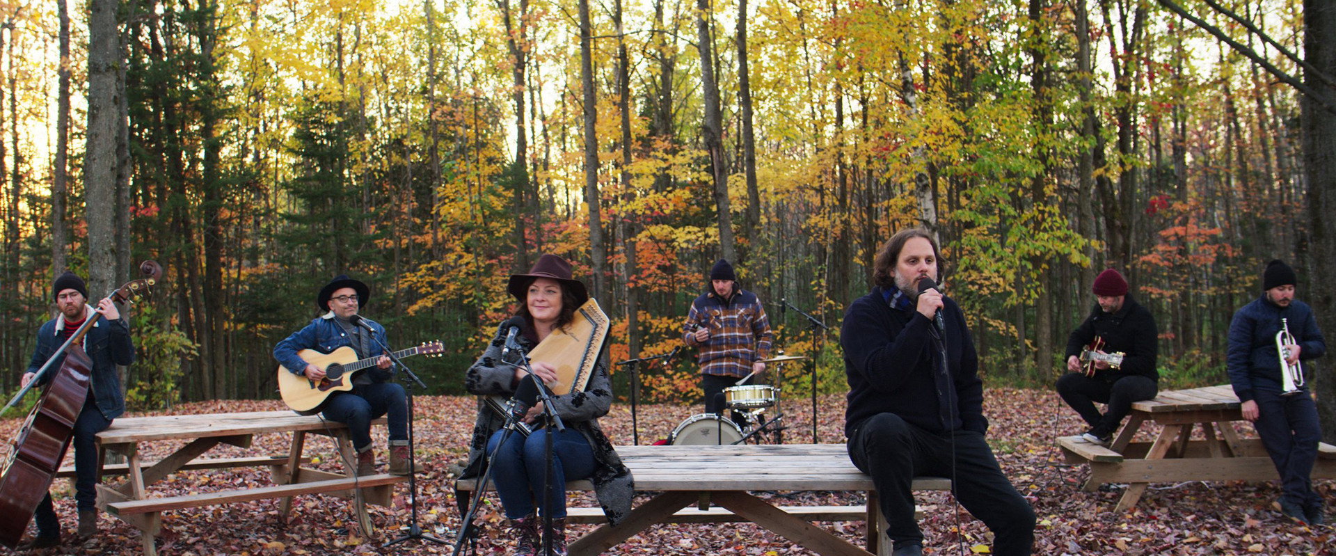 Les Cowboys Fringants - L’Amérique Pleure backdrop