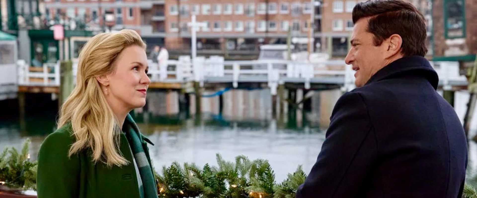 A Newport Christmas backdrop