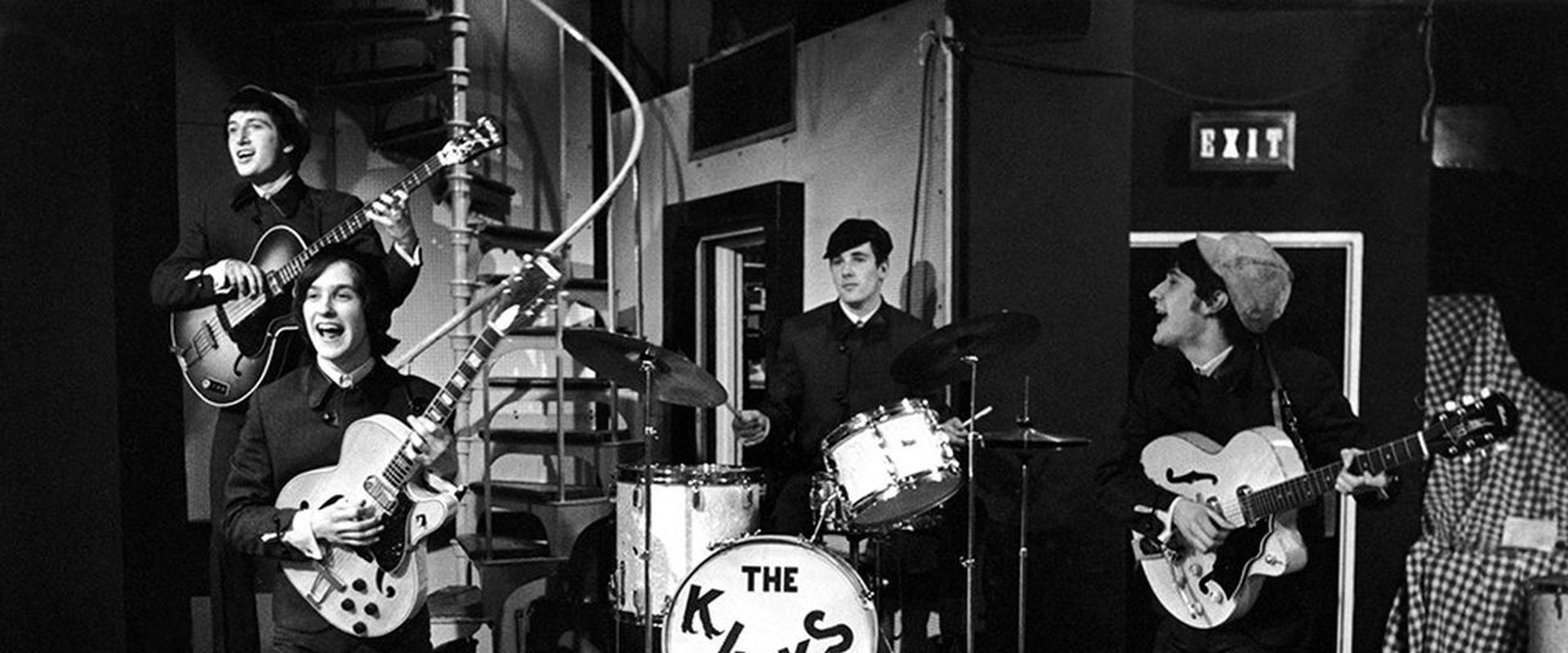 The Kinks - Echoes of a World backdrop