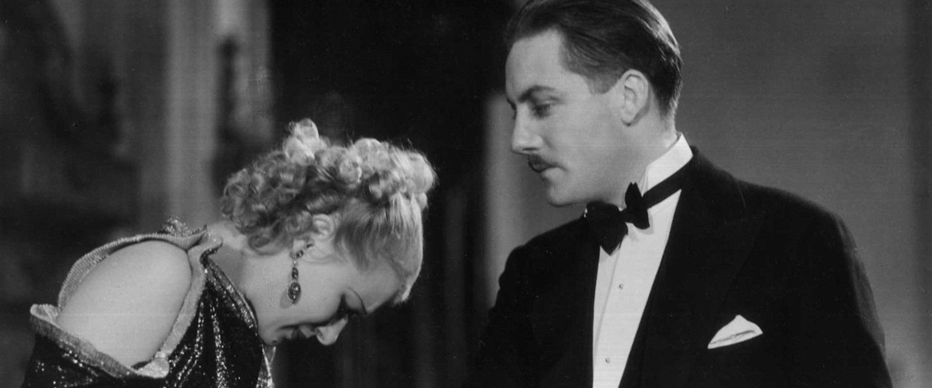 On Secret Service backdrop