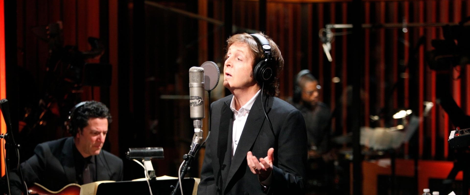 Paul McCartney: Live Kisses backdrop
