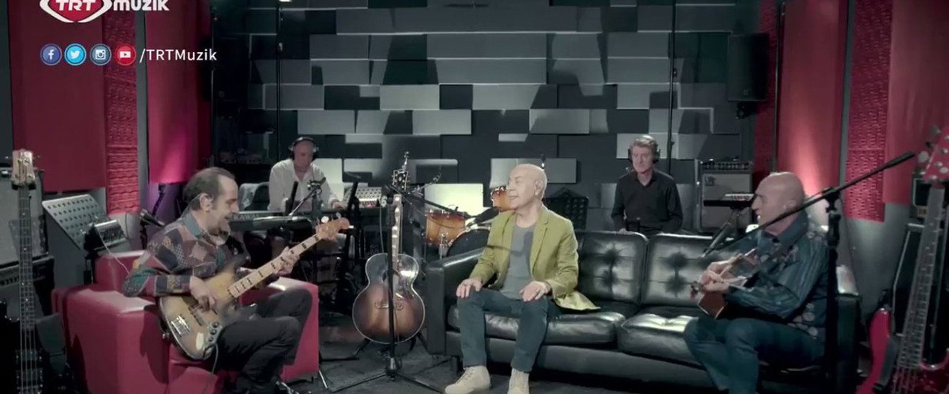 MFÖ Akustik backdrop