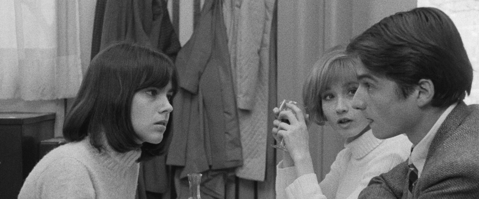 Masculin Féminin backdrop