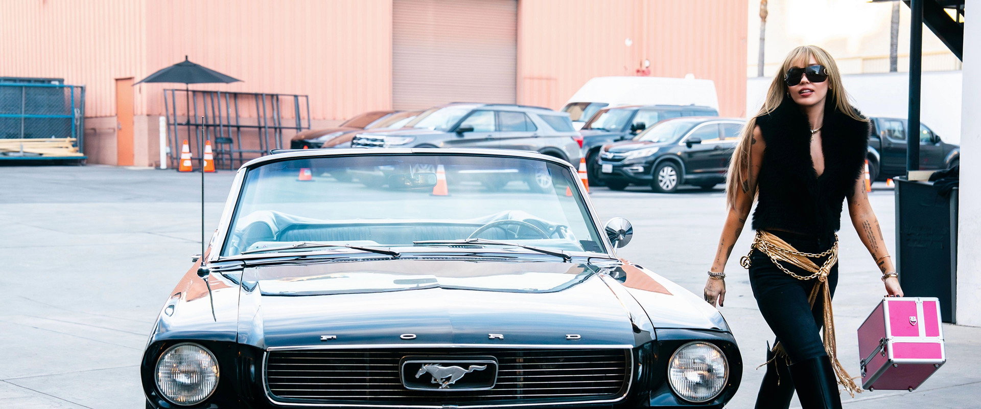 Hannah Montana 20th Anniversary Special backdrop