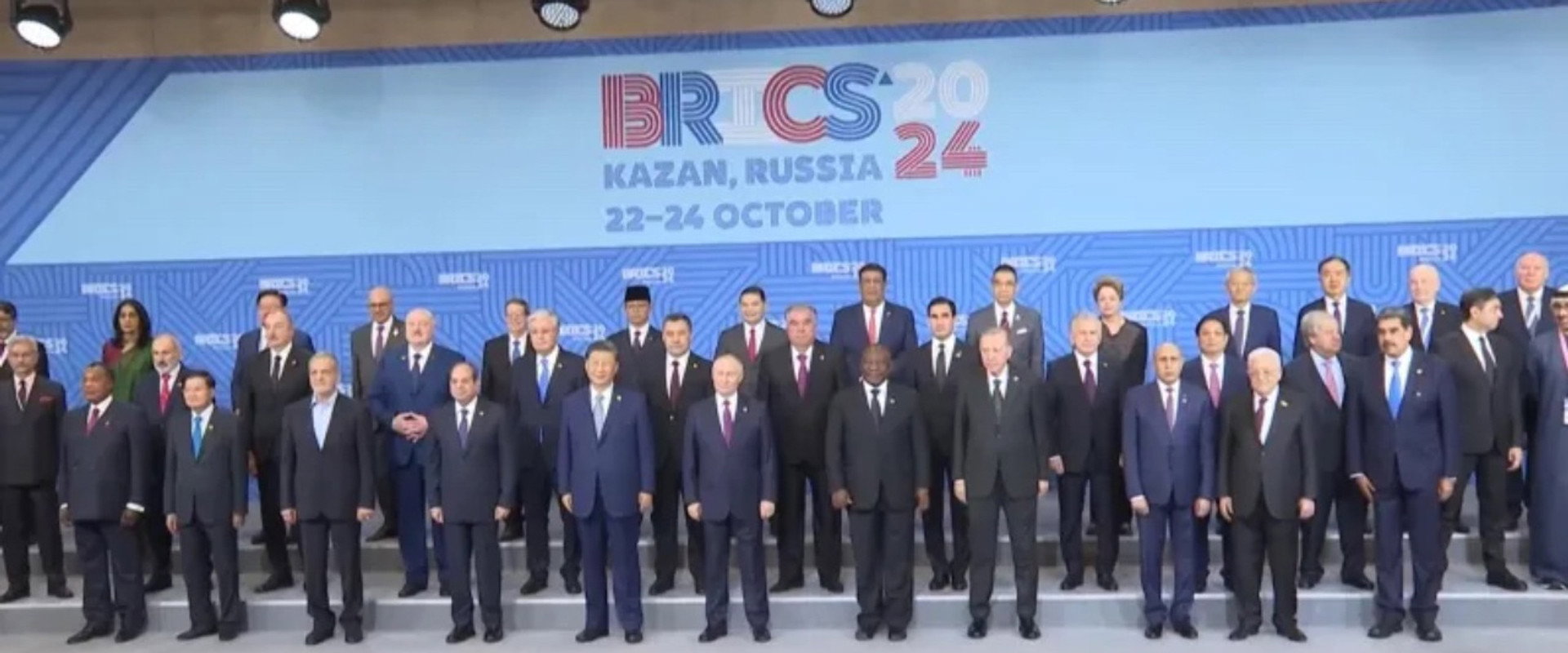 Les Empires contre-attaquent backdrop