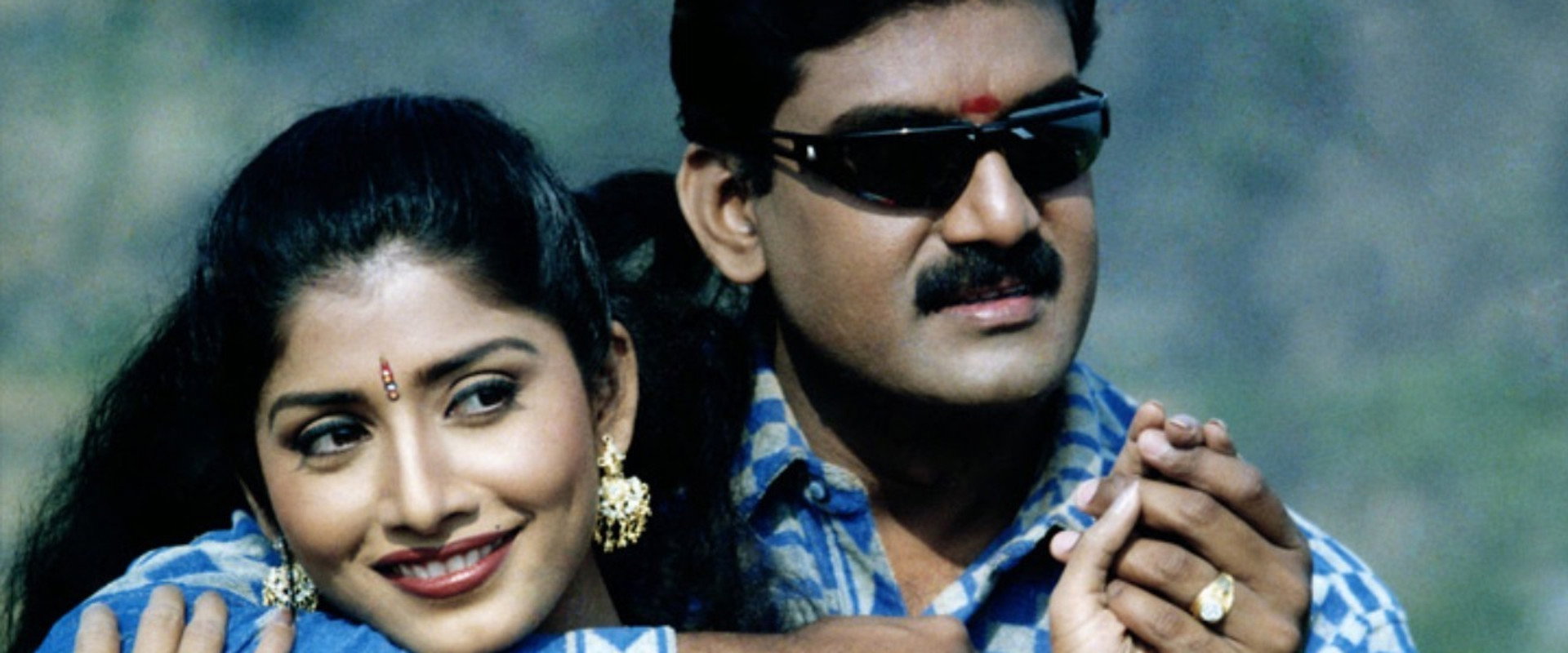 Kalakalappu backdrop