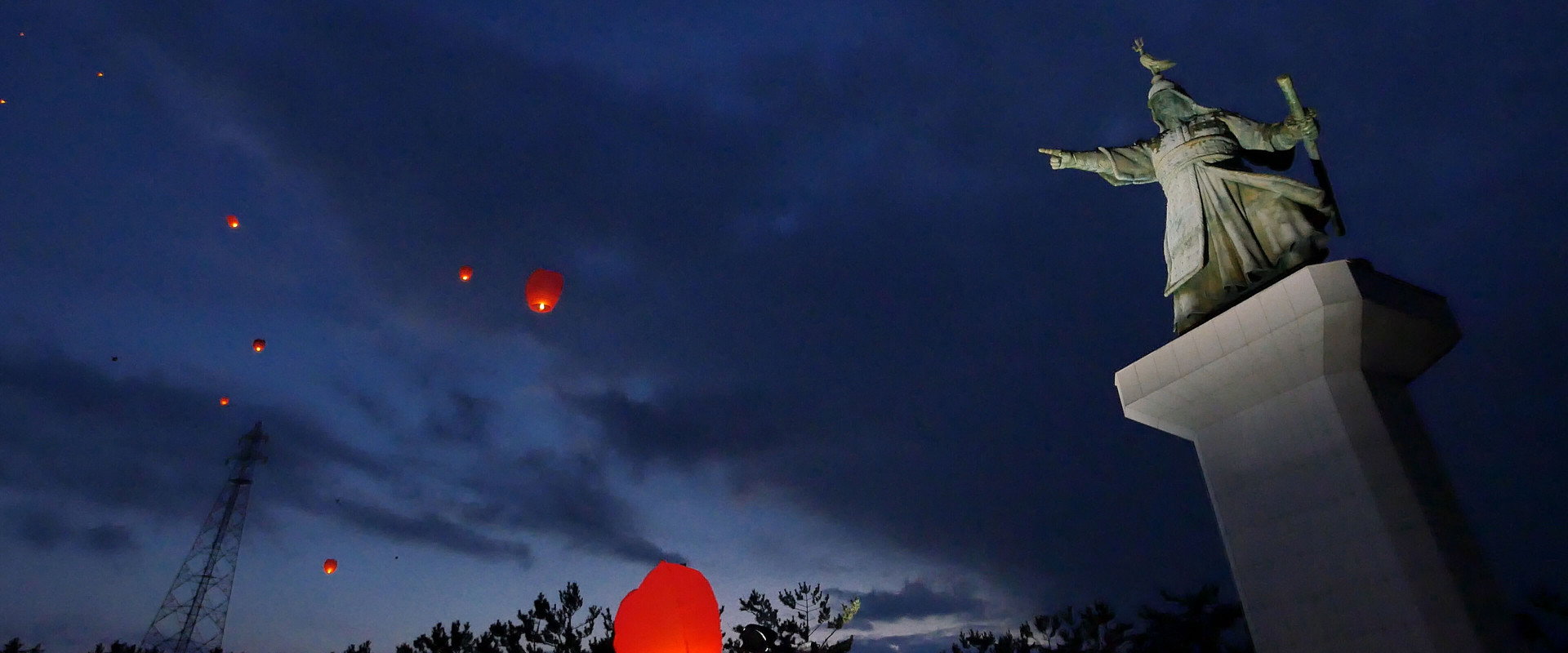 Roaring Currents: The Road of the Admiral backdrop