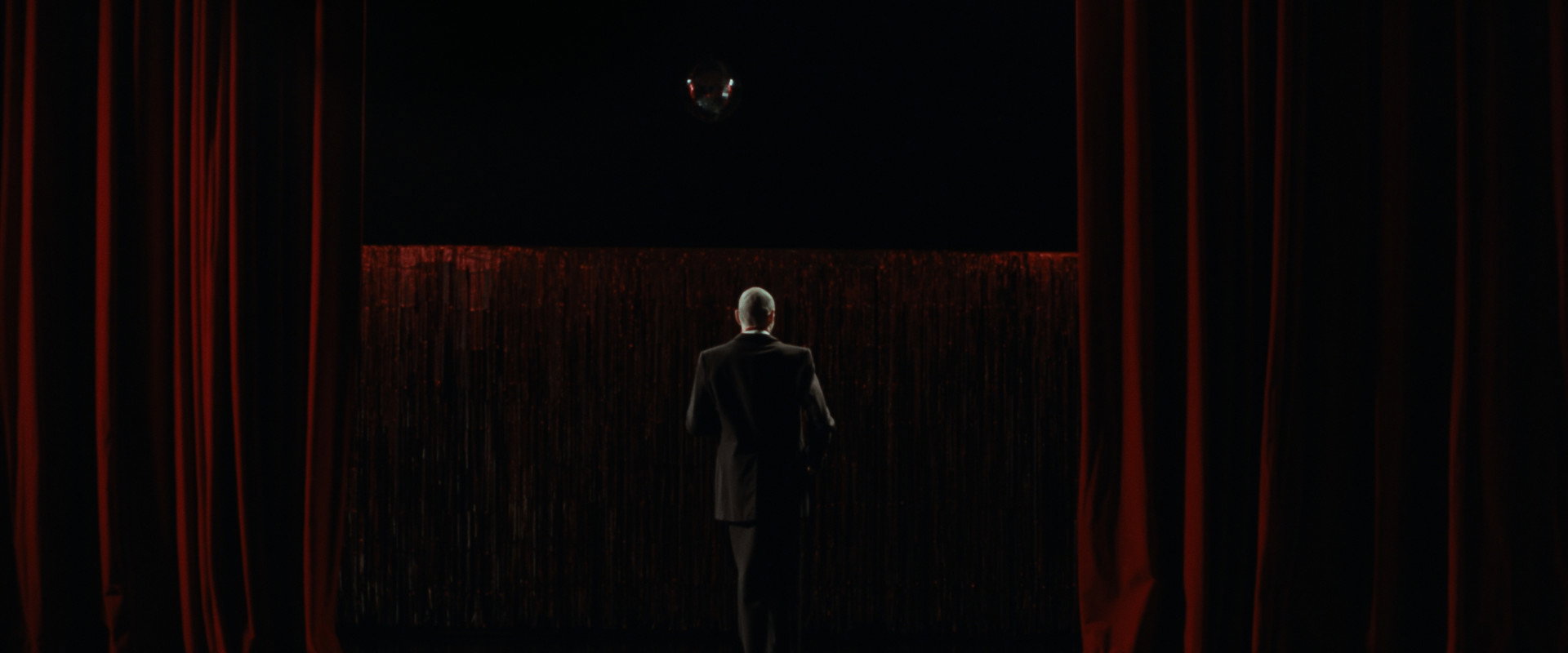 Les fantômes rêvent aussi backdrop