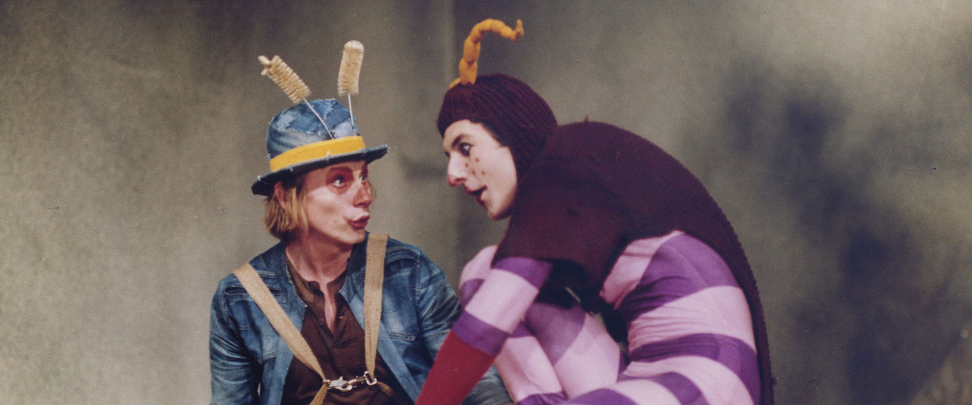 Traja chrobáci backdrop