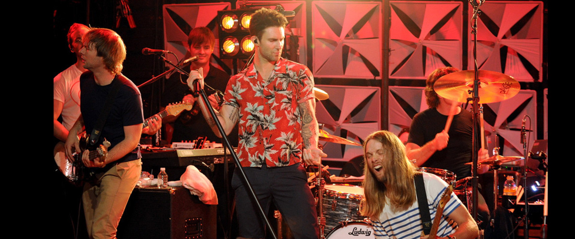 Maroon 5 - Live In Bowery Ballroom backdrop