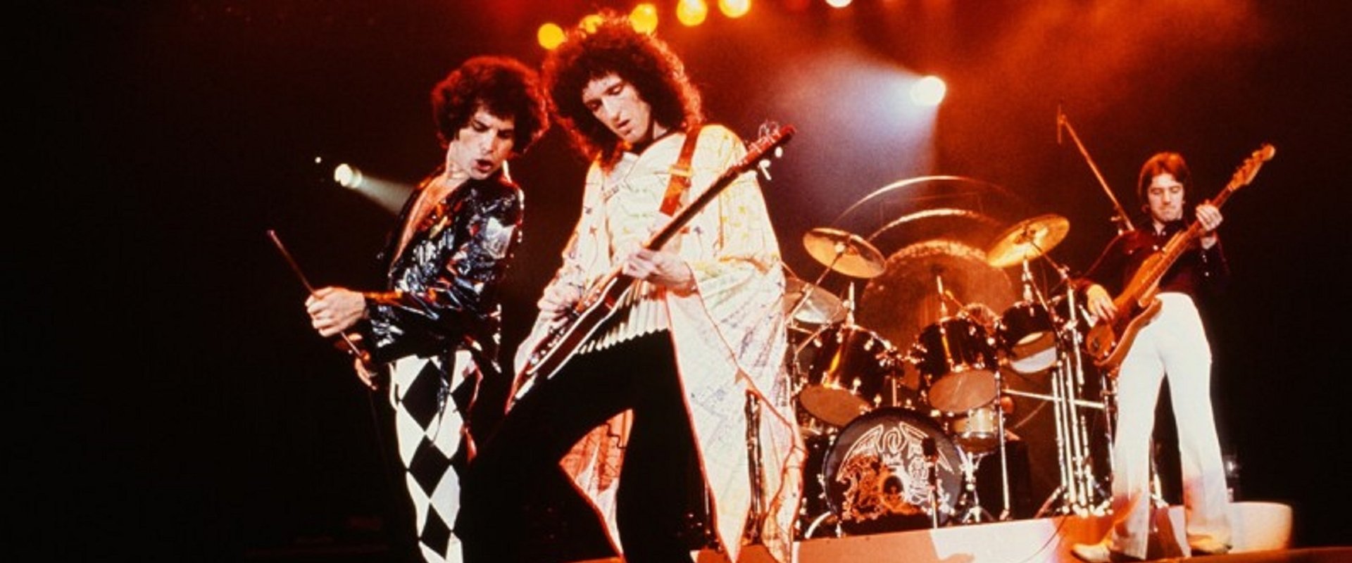 Queen: Rock the World