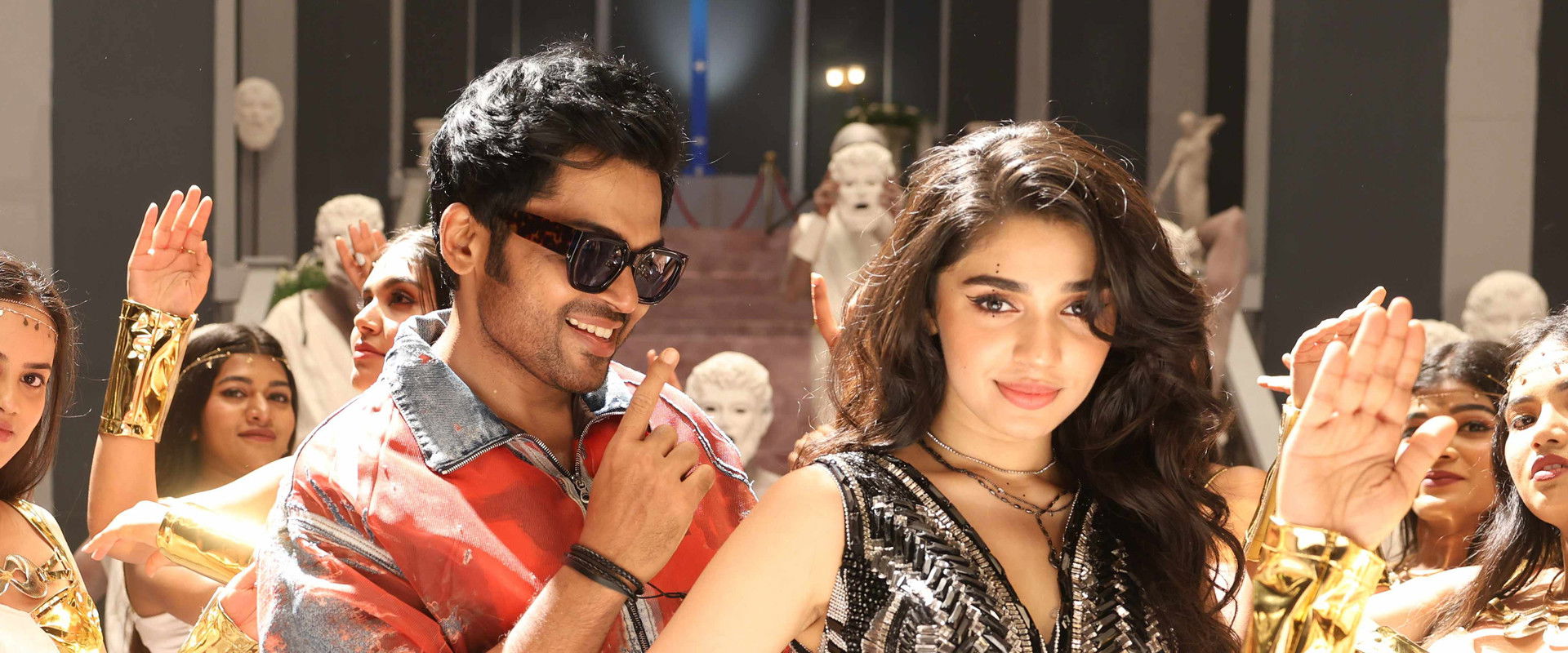 Vaa Vaathiyaar backdrop