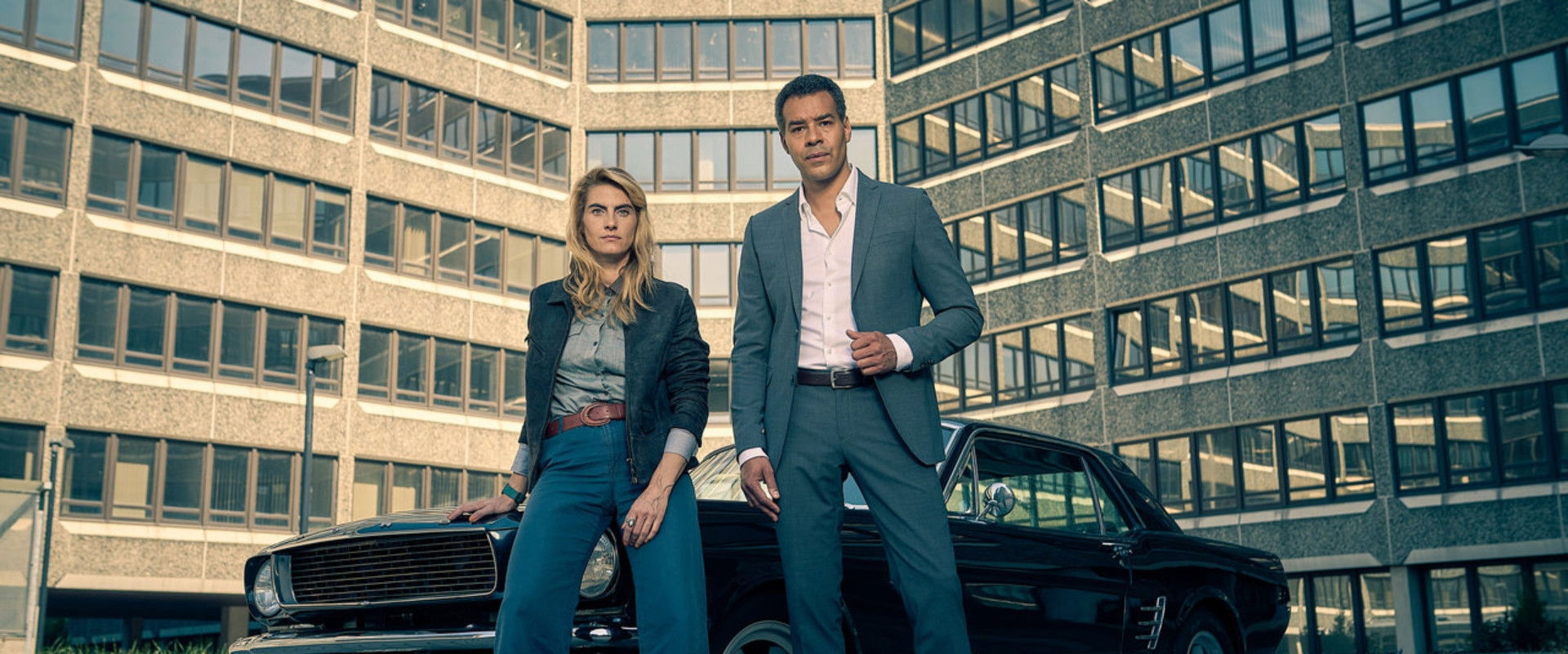 Unbestechlich backdrop