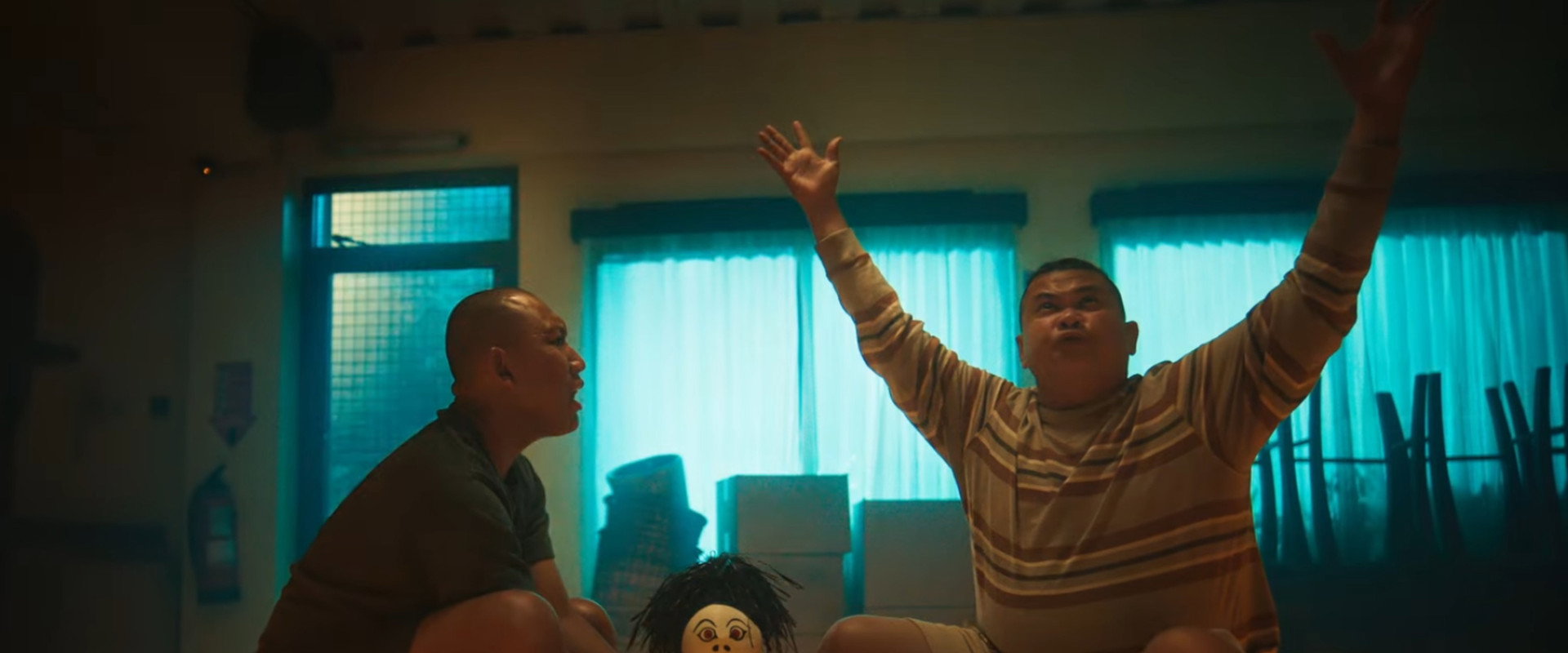 Tiba Tiba Setan backdrop