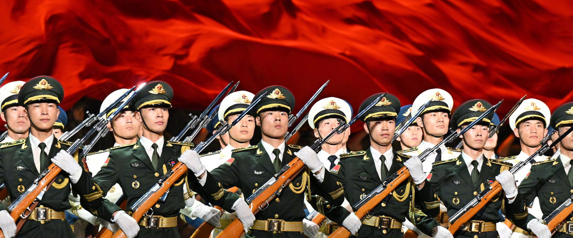 纪念中国人民抗日战争暨世界反法西斯战争胜利80周年文艺晚会 backdrop