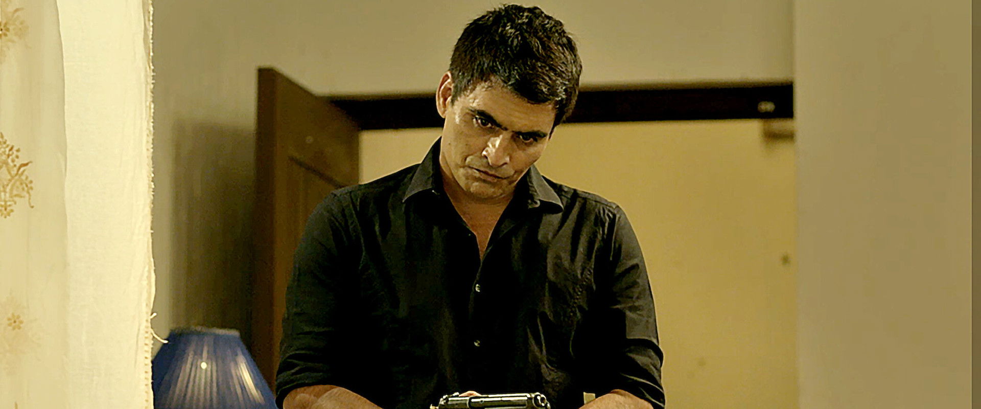 Albert Pinto Ko Gussa Kyun Aata Hai? backdrop