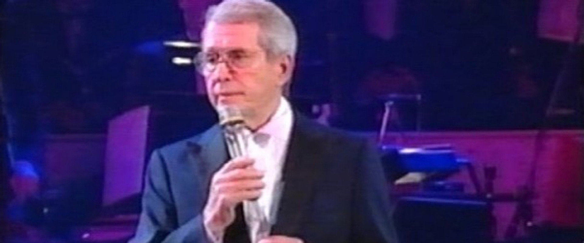 Perry Como's Irish Christmas backdrop