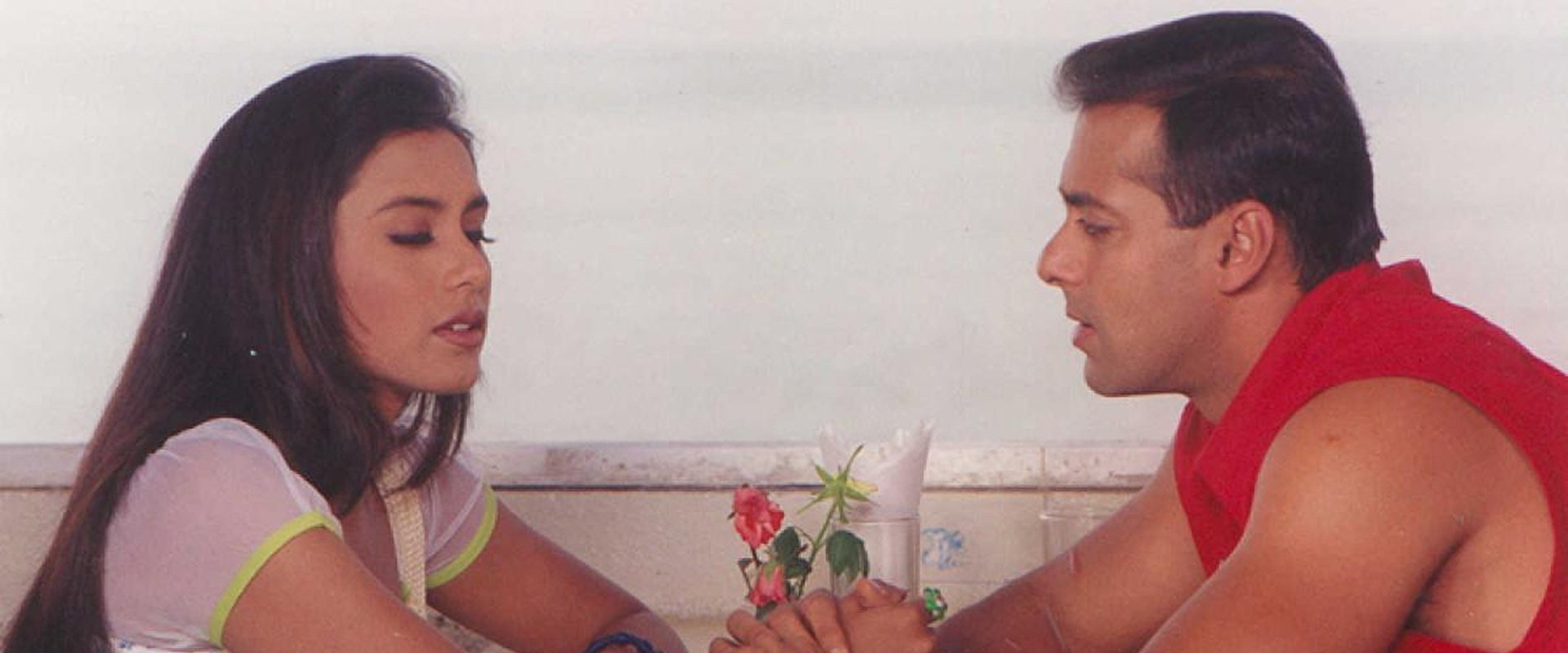 Kahin Pyaar Na Ho Jaaye backdrop