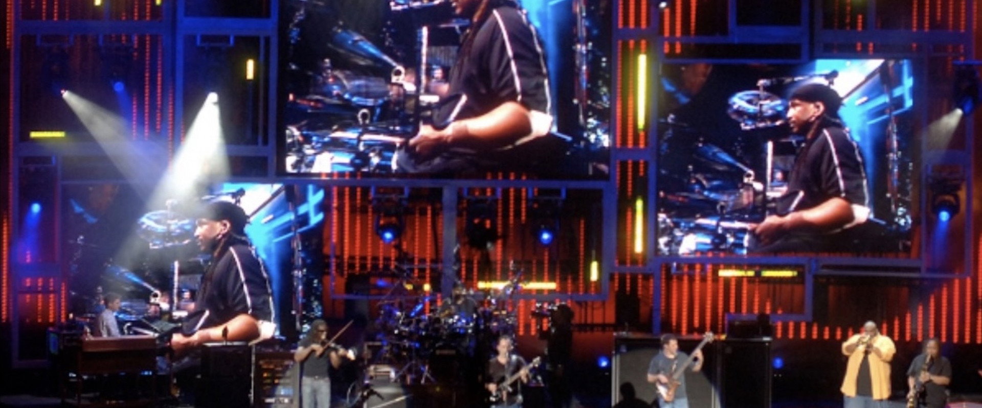 Dave Matthews Band: UMB Bank Pavilion - Maryland Heights, MO - 5/30/06 backdrop
