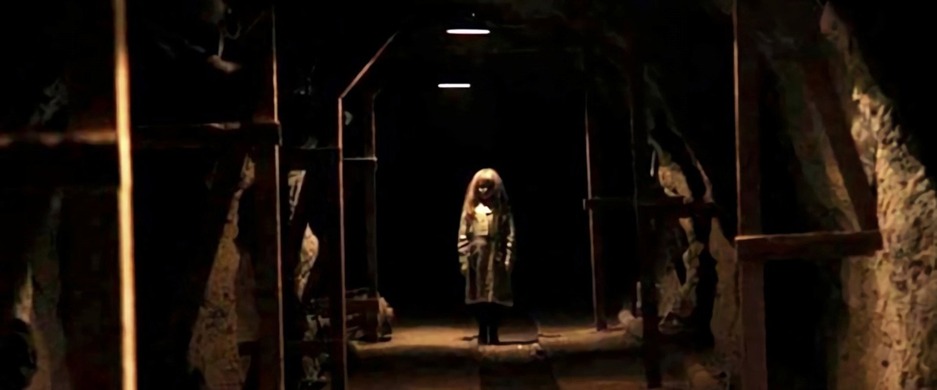 La Niña De La Mina backdrop