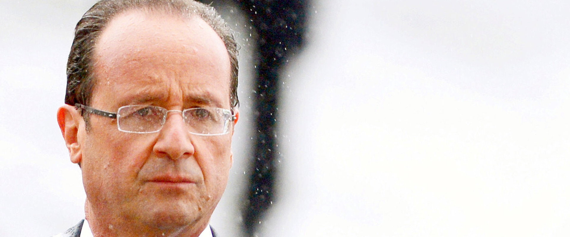 François Hollande, le mal-aimé backdrop