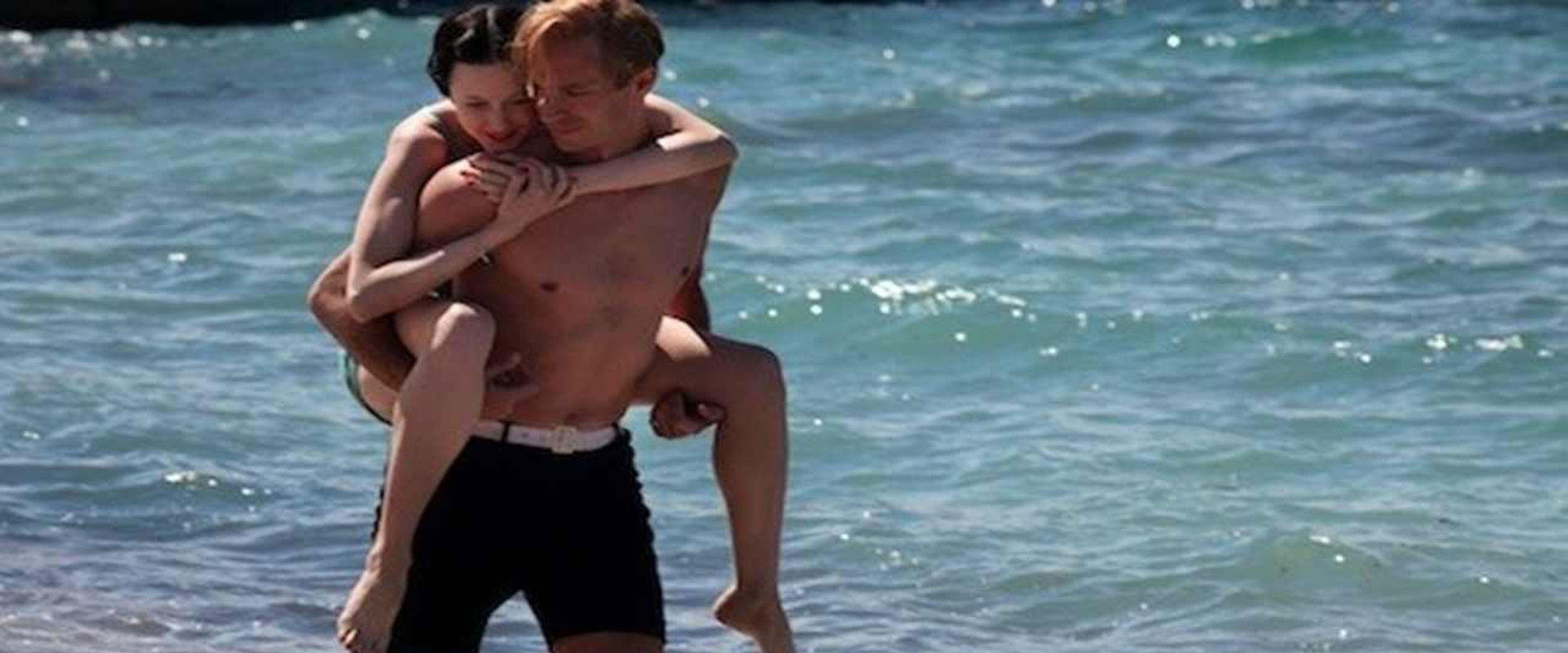 Wallis & Edward backdrop